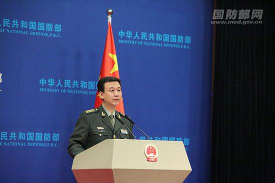 　　12月26日下午，国防部举行例行记者会，国防部新闻局局长、国防部新闻发言人吴谦大校答记者问。孙智英 摄
