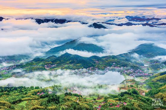 △风景如画的杭州市桐庐县旧县街道合岭村。