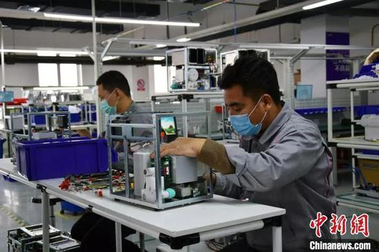 　河北谊安奥美医疗设备有限公司生产车间（图源：中新社）