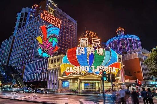 ▲ 何家旗下葡京大酒店，澳门地标