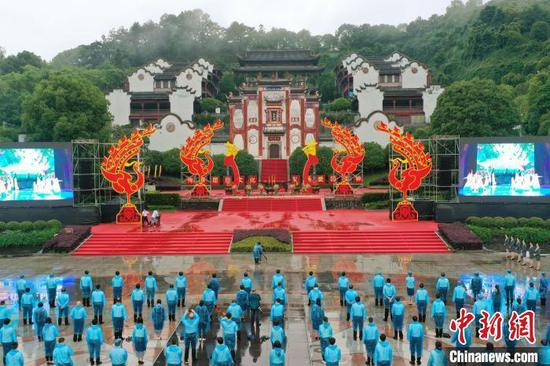 资料图：2020年屈原故里端午文化节开幕。周星亮 摄
