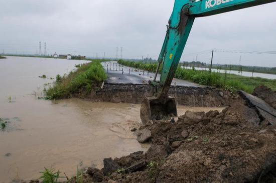  7月26日，在合肥经开区海恒社区一六八中学安置点，转移群众得到妥善安置。记者 王蔚蔚 摄