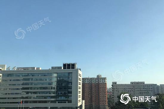 今晨，北京天气晴朗。