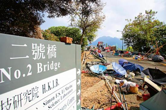 资料图：暴徒破坏后的校园满目疮痍