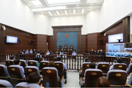  图：6月30日，于文波一审被判处有期徒刑25年。