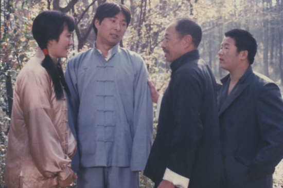 ·《少爷的磨难》里的陈佩斯（左二）。