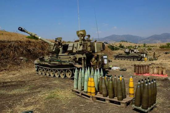 这是9月1日在以色列与黎巴嫩边境附近拍摄的以色列军人和军用车辆。新华社/基尼图片社