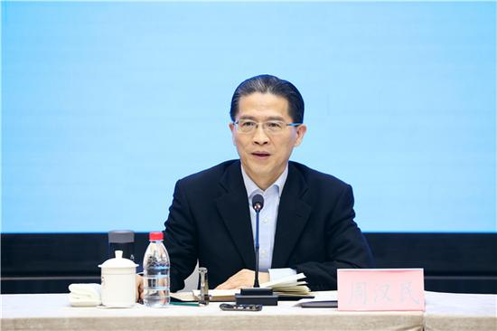 图说：市政协副主席周汉民对上海美丽健康产业和东方美谷未来如何进一步发展提出3点建议。