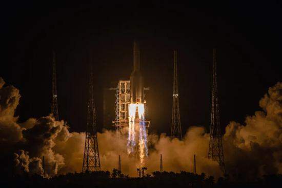 嫦娥五号探测器成功发射。/视觉中国