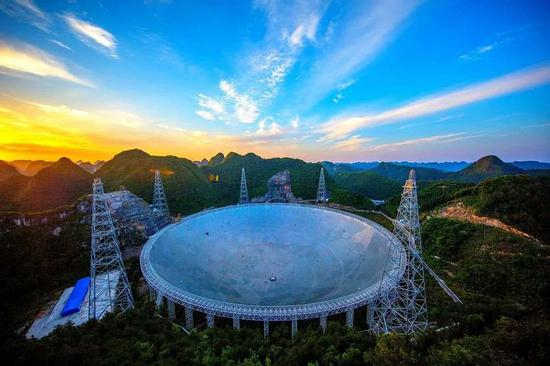 天眼 （代传富摄）