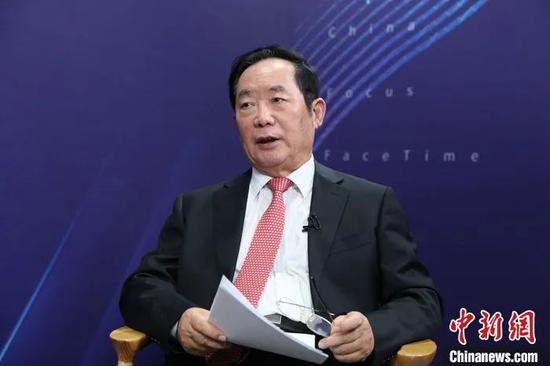  中共中央统战部原常务副部长、第十二届全国政协民族和宗教委员会主任朱维群接受中新社“中国焦点面对面”专访。中新社记者 蒋启明 摄