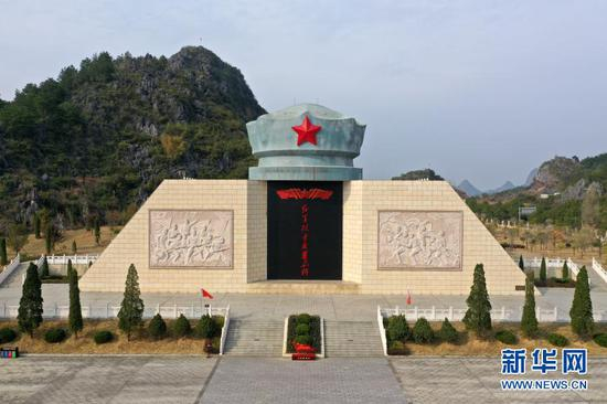 这是广西灌阳县湘江战役新圩阻击战酒海井红军纪念园内的烈士墓（2月2日摄，无人机照片）。新华社记者 陆波岸 摄