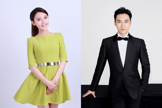  两位春晚新人都是“80后”，龙洋来自湖南郴州，于2015年进入央视；张韬来自四川安岳，2017年进入央视担任《中国新闻》主播。