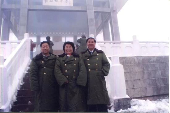 ▲在宁夏工作时的林占禧（左）和林月婵（中）。受访者供图。