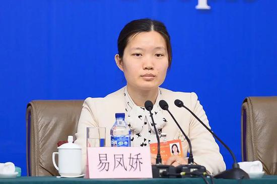 易凤娇