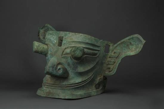 这是三星堆青铜纵目面具（资料照片）。新华社发（四川省文物局供图）