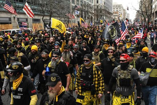 ▲&nbsp;2020年12月12日，极右翼组织“骄傲男孩”在华盛顿游行。