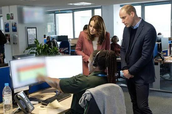  威廉王子和凯特王妃看望抗疫前线的英国国家医疗服务体系工作人员。来源：GJ