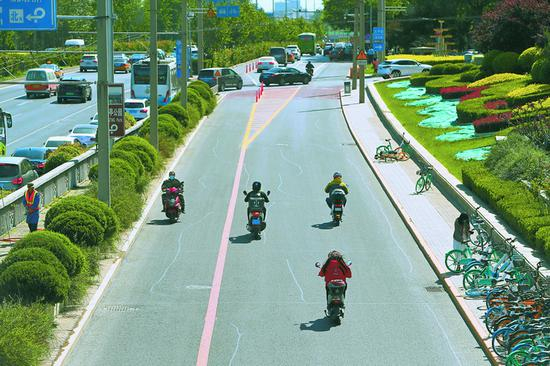 在陶然桥下辅路骑行，舒适又舒心。