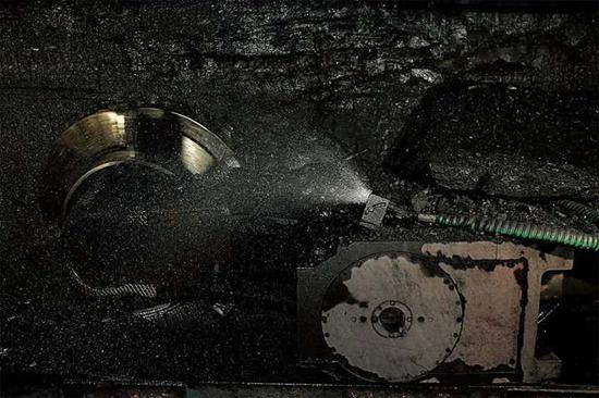 内蒙古鄂尔多斯市准格尔旗麻地梁煤矿采煤机&nbsp;贝赫摄