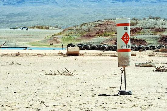  米德湖水位已降至历史最低点，而这还不是结束。图源：NBC