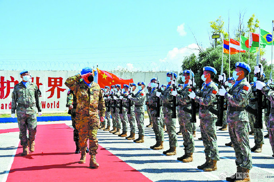  图：授勋仪式现场。丁文栋摄