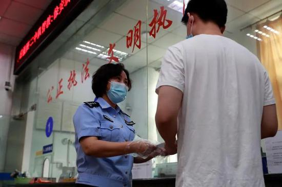  嘉定区看守所所长李佳