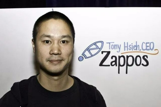 2020年8月，46岁的谢家华从Zappos首席执行官的位置上退休