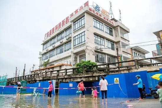 受连日来的暴雨影响，三水区西南街道河口社区沿江区域出现水浸情况。佛山日报记者 王澍/摄