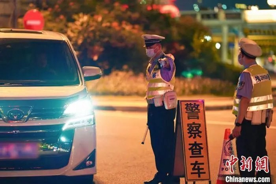 资料图：广州交警开展酒驾毒驾同查行动。　广东省公安厅 供图