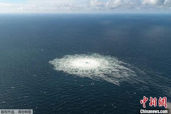  资料图：北溪天然气管道发生泄漏。