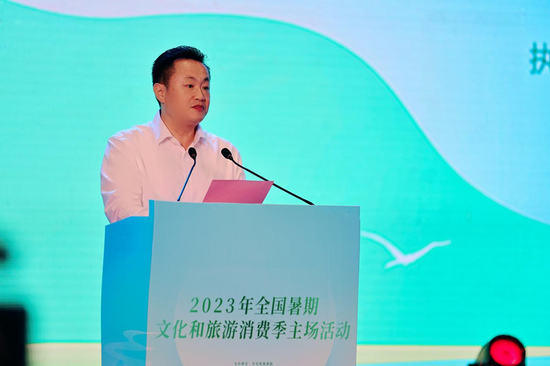 图为大连市委副书记,市长陈绍旺致辞. 新华网发