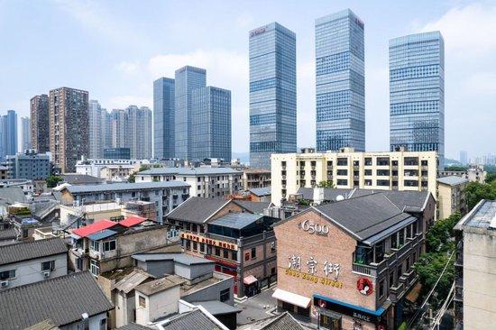 这是在长沙市开福区拍摄的潮宗街及周边景色（无人机照片，6月7日摄）。新华社记者 陈思汗 摄