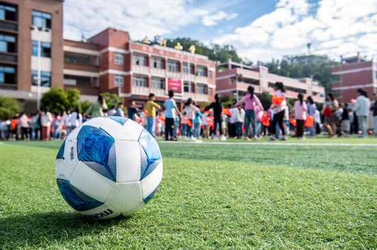  这是9月1日拍摄的位于重庆市石柱县三河镇的三河小学开学典礼。新华社记者 唐奕 摄