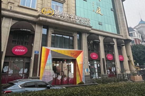 医美后脸肿变形美容院维权被铐走人身检查 要个道歉有多难?(图1)
