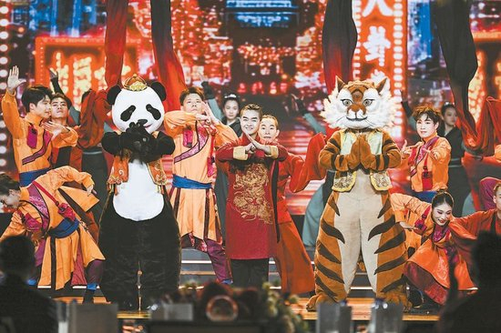  1月25日，演员在马来西亚吉隆坡进行武术表演。2025年“欢乐春节”全球启动仪式暨“欢乐春节五洲同欢”演出25日晚在马来西亚吉隆坡举行。新华社记者程一恒摄