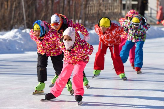 1��13�գ��ڼ���ʡ��ƽ������·Сѧ��ѧ�����ڱ����ϻ��С��»������ ��� ��