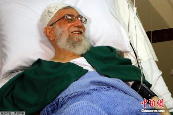  资料图：哈梅内伊在德黑兰一家医院接受手术。