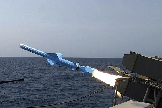 △伊朗海軍發射導彈（資料圖）