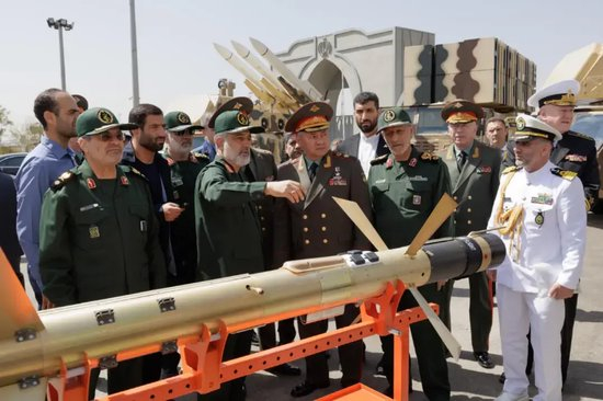 ▲俄罗斯联邦安全会议秘书绍伊古曾参观358导弹