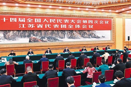 2026年3月5日下午，中共中央总书记、国家主席、中央军委主席习近平参加他所在的十四届全国人大四次会议江苏代表团审议。 新华社记者 殷博古/摄