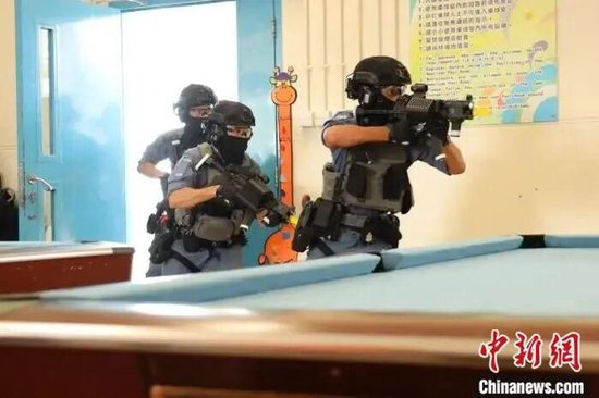近日，香港警方举行代号为“安桥”的跨部门反恐演习。图为演习现场。（香港特区政府警务处供图）