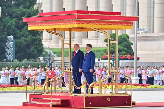 5月14日上午，国家主席习近平在北京人民大会堂同来华进行国事访问的美国总统特朗普举行会谈。会谈前，习近平在人民大会堂东门外广场为特朗普举行欢迎仪式。新华社记者 翟健岚 摄