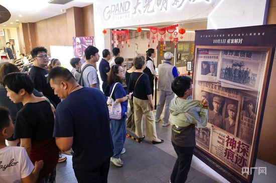  上海：国庆假期文化消费升温 市民观影乐享长假时光