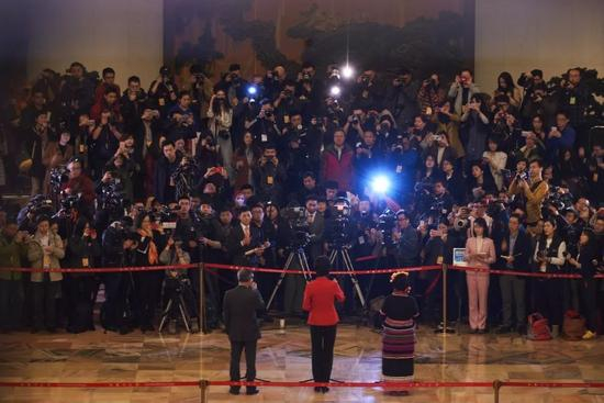 换个视角来看代表委员通道