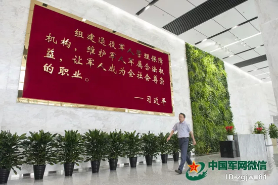 大厅里，这段烫金字格外醒目。胡尔根 摄