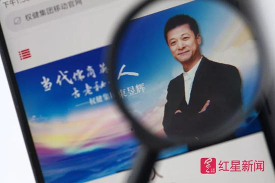 ▲权健和束昱辉&nbsp; &nbsp; &nbsp;图据东方IC