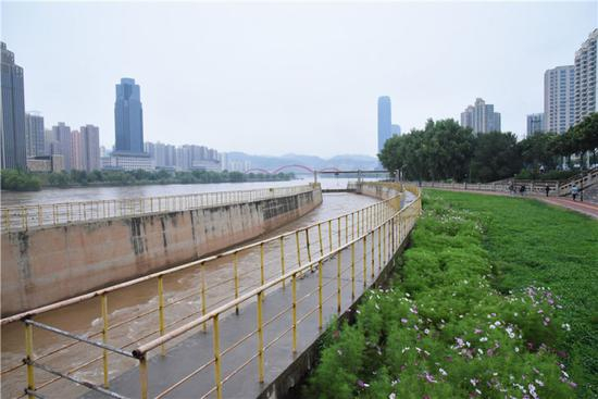 　这是兰州市黄河干流防洪治理工程兰铁泵站项目点（8月23日摄）。新华社记者 张睿 摄