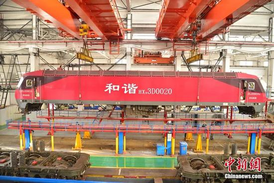  现在的宝鸡机车检修厂检修车间。宝鸡机车检修厂供图