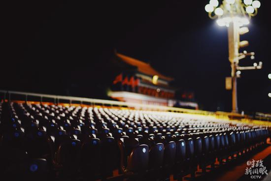 △凌晨，观礼席正虚位以待。（央视记者彭汉明拍摄）